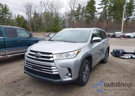 2018 Toyota Highlander Xle z USA, uszkodzony, nr VIN 5TDJZRFH5JS559571